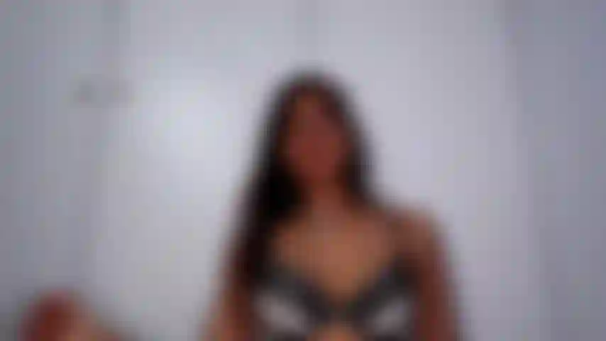 Juego de coño con plug anal.