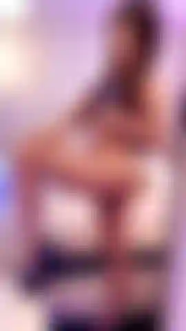 Desnuda en el espejo (burlas).