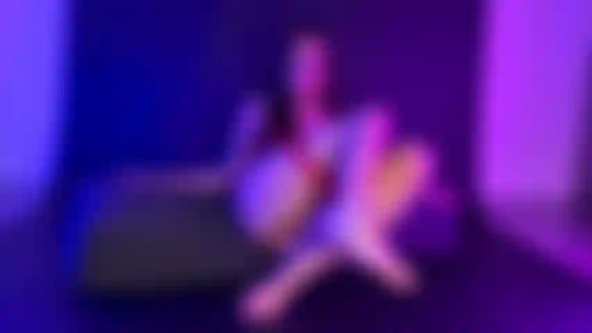 Masturbación de coño muy mojado.