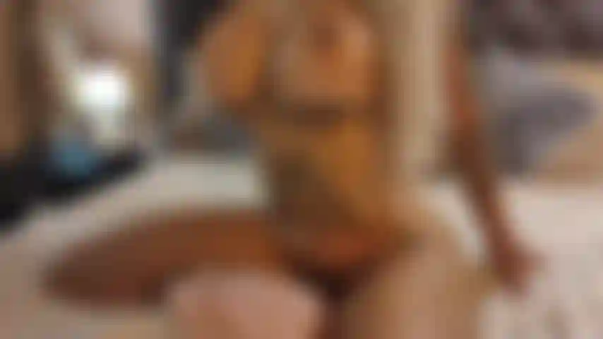 Pillada frotando mi almohada