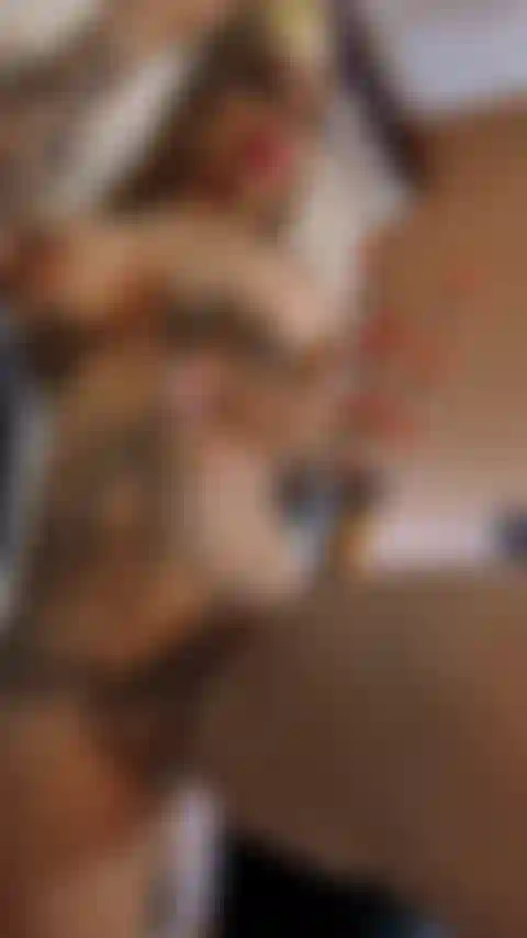 Mi cuerpo desnudo aceitado