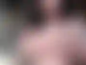 Esto es para todos aquellos amantes del fetichismo del humo :3 yo sentada en topless al sol disfrutando de tu compañía en silencio fumando y jugando con mis tetas. Ahh, que vibra tan relajante.