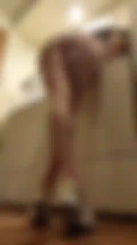 Lavandería y espectáculo de piernas.