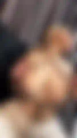 Rebotando tetas con saliva.