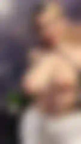 Masaje de tetas enormes.