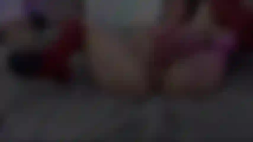 Al introducir mi consolador en mi coño lo siento muy húmedo.