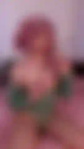 Elfgirl follando con consolador con squirt