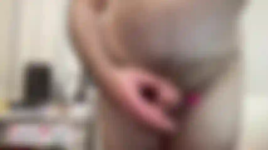 El entrenador karl explica su estado de circuncisión y se masturba [1387].