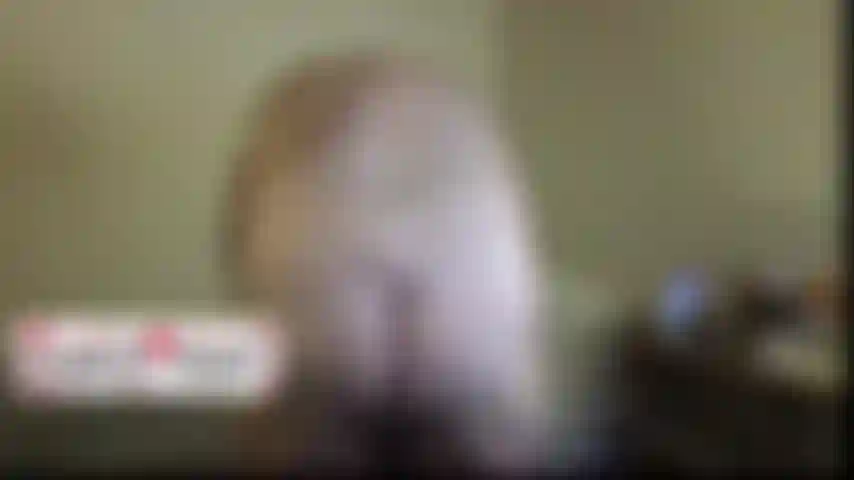 El trasero del entrenador karl esta noche.