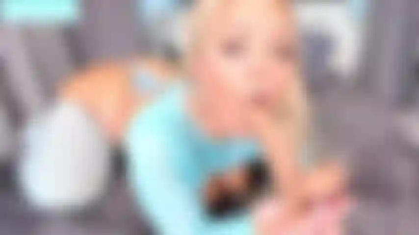 Arch y bolas de arcadas súper descuidadas, garganta profunda y profunda con un poco de aheago.