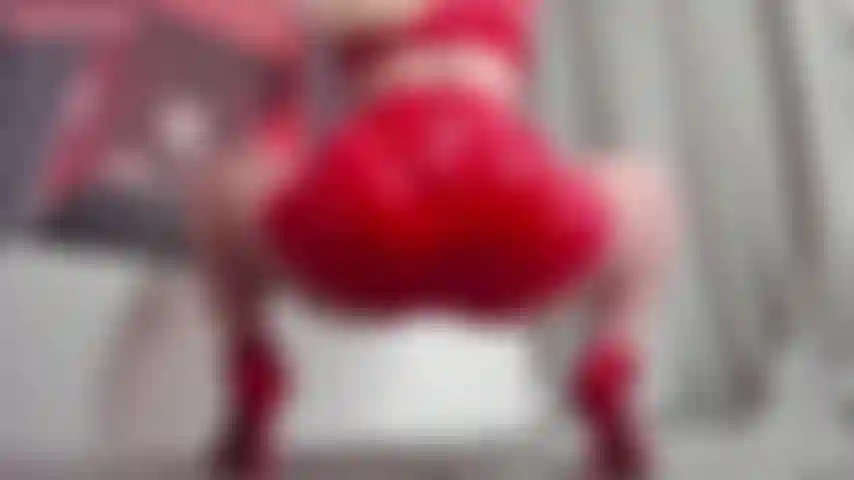 Red montando un remolque de perra gruesa.