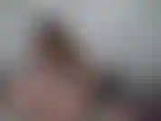 Ven a verme jugar con mis juguetes, sacudiendo mi culo y mis tetas, y disfruto jugando conmigo desnuda durante casi todo el video.