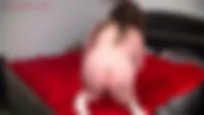 Courtney tiene gases! Cum pásala bien pitando conmigo! Sé que te gustan grandes, fuertes y largos, ¡solo alégrate de no tener que olerlos! Corre deja que mis flatulencias despierten tus sentidos y quemen tus fosas nasales!