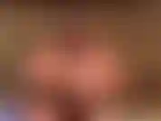 Cum ayúdame a aceitarme para que pueda trabajar en mi bronceado en la terraza de mi patio trasero! No dejes de cubrir nada de mi cuerpo con el aceite, no nos gustaría un bronceado desigual ahora, ¿verdad?