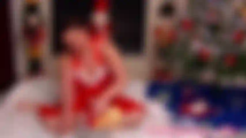 Una niña buena siempre traga!! La navidad es mi época favorita del año no solo por las vacaciones sino también por el ponche de huevo que es espeso y cremoso como lo es tu semen. Corre dejame tragarla toda 4 tu!