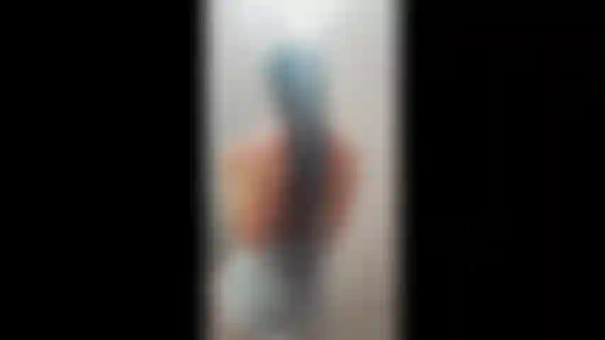 Desnuda en tu baño.