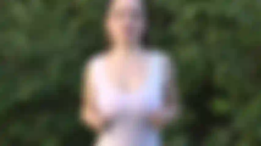 Joi rebotando con tetas aceitosas y adoración de culo.