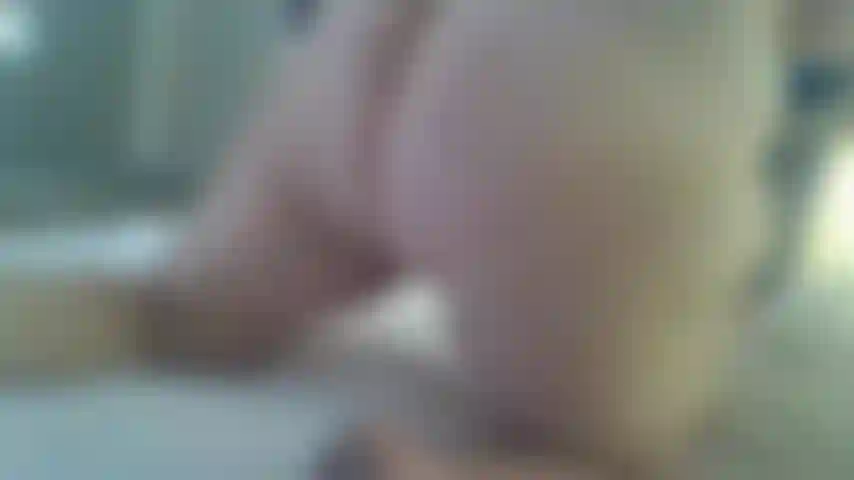 Anal con juguete sexual.