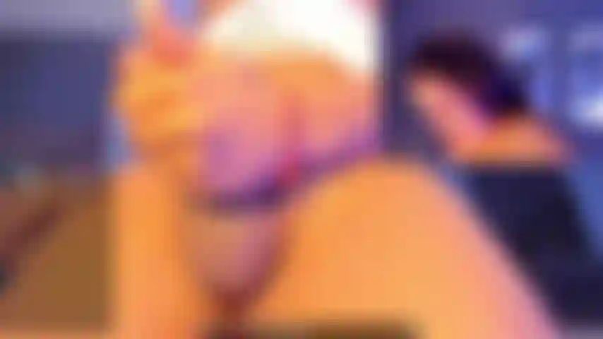 Muestra semen en tu cara.