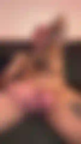 Adoro la polla dura con manos libres.