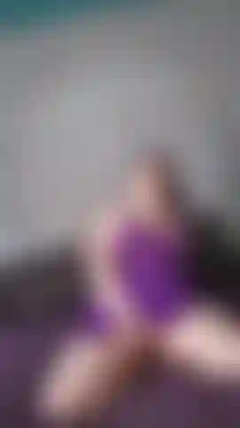 Frotándome el coño mientras me corro una y otra vez y luego lo pruebo.