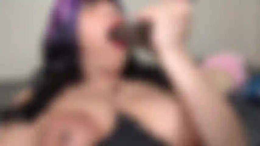 Milf gótica perforada crema y se corre en una gran polla negra! Hago garganta profunda y amordazo con tu bbc de 8 pulgadas antes de rellenarme y hacer un gran lío! Me aseguro de empujarlo de nuevo por mi garganta, lamiendo hasta el último trozo de crema de tu polla cuando termine!