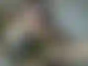 Temblando violentamente, retorciéndome y estremeciéndome con el orgasmo.