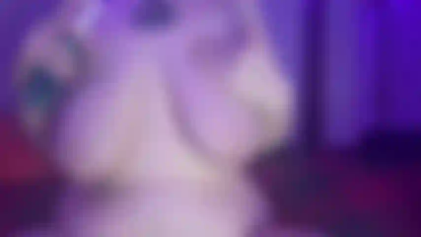 Video de tetas aceitadas y follada entre tetas <3 6 mins.