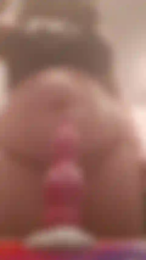 Montando un consolador con mi tapón de cola.