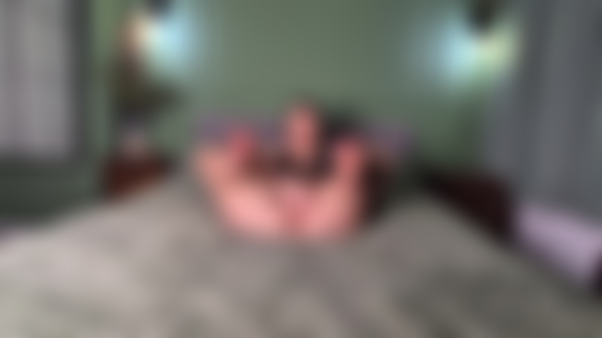 Medias de red, adoración de pies y juego de coño hasta que me corro.