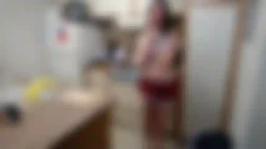 Así que pensé en hacer un video para pasar el tiempo cocinando y comiendo con todos ustedes. Disfruté haciéndolo y espero que les ayude a todos a sentirse más en casa y conectados con alguien en estos tiempos <3.