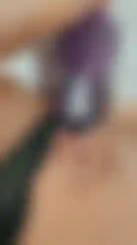 Big dildo satisfies pussy