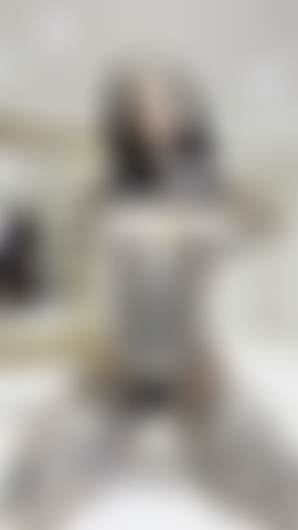 Striptease, babeo, mamada con consolador bbc y paja de tetas.