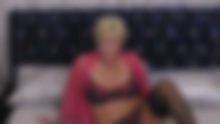 Jugando contigo- juego de coño con consolador blanco.