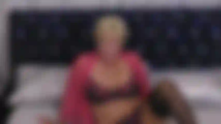 Jugando contigo- juego de coño con consolador blanco.