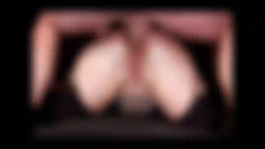 Primer plano anal con corrida en el coño.