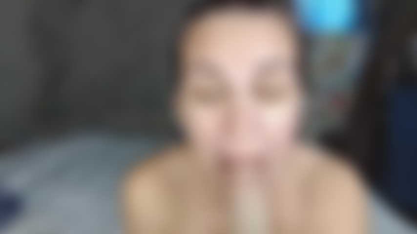 La esposa cornuda hace mamada y lame coño con orgasmo.