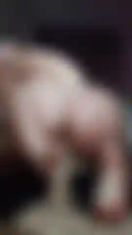 Vaquera culona montando consolador.