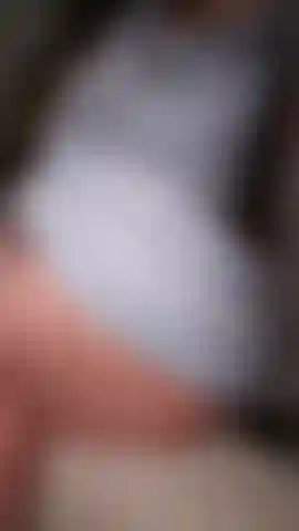 ¿Quieres venir a relajarte conmigo en el sofá, nena?