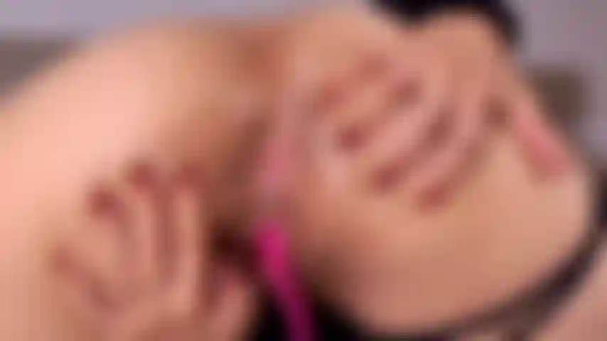 ¡Juguemos con mi culo! Y adora mis pies.
