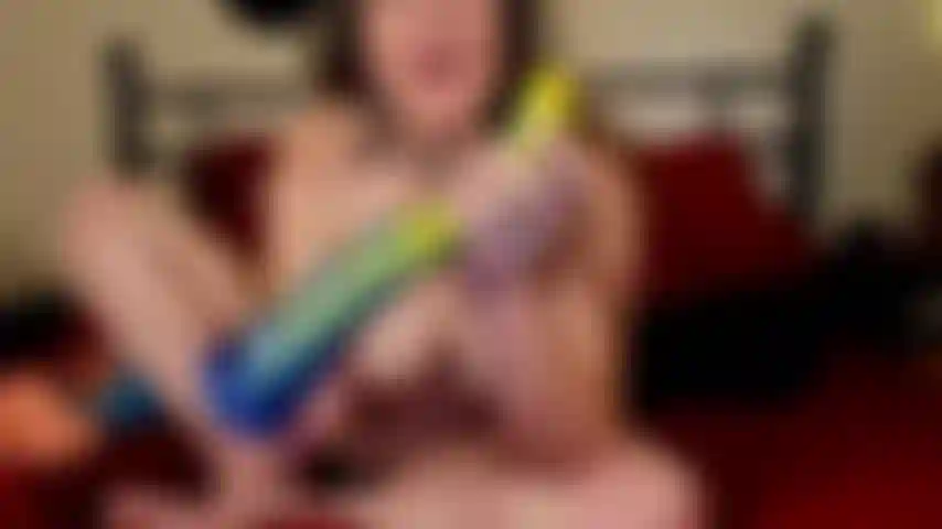 Enorme consolador con tentáculo de 30 cm, folla y eyacula.