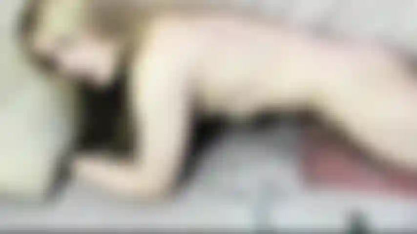 Te follo. Te corres dentro y luego vuelves a correrte en tu boca.