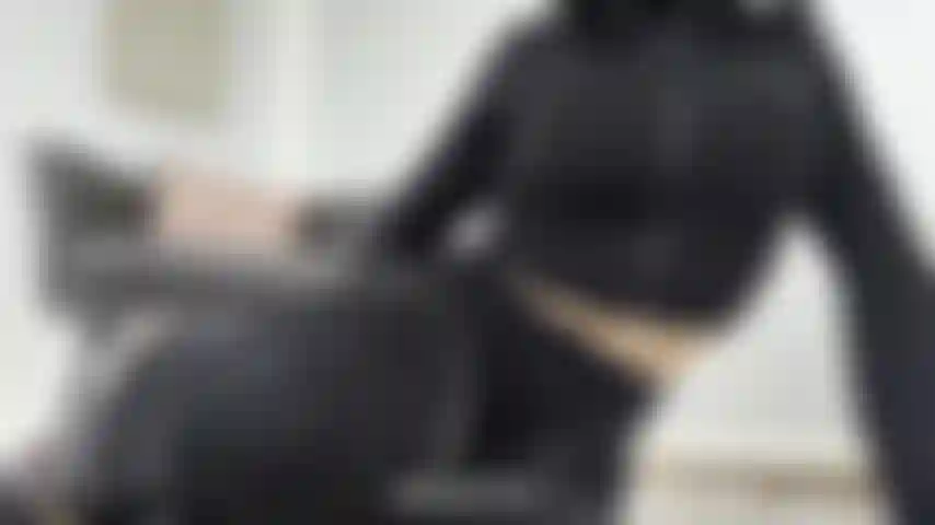 Después del gimnasio - après ma séance de sport te hago oler cada parte de mi cuerpo...