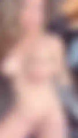 Frotando y acariciando todo mi cuerpo desnudo. ¿Estás lista?