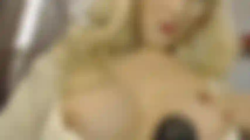 Consolador entre tetas.