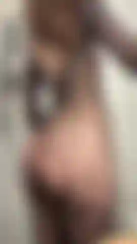 El striptease más travieso, justo después de un apasionado acto sexual.