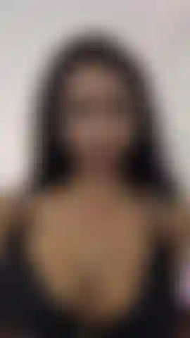 Jugando con mis tetas.