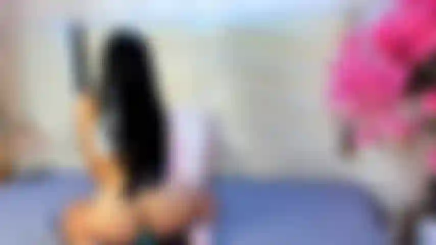 Ven y folla este coño ardiente.