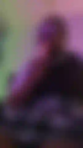 Después del trabajo chupo polla.