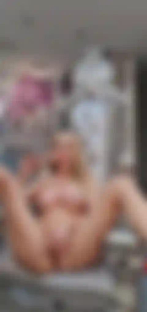 Masturbate en el trono.